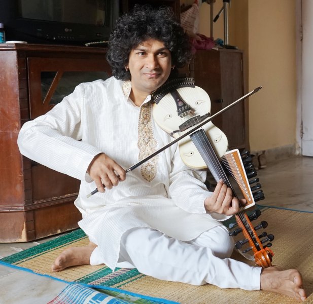 Naviin Gandharv Anuraaj Classical Band