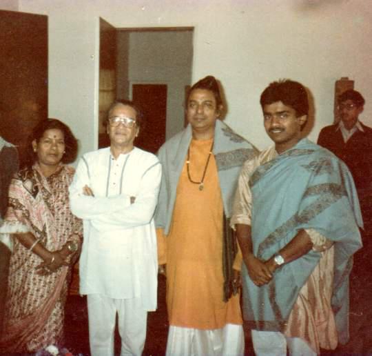 With Pt . Ravishankar by Purna Das Baul / The Baul Of Bengal
